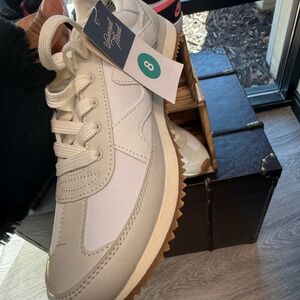 Cute Simple White Sneaks